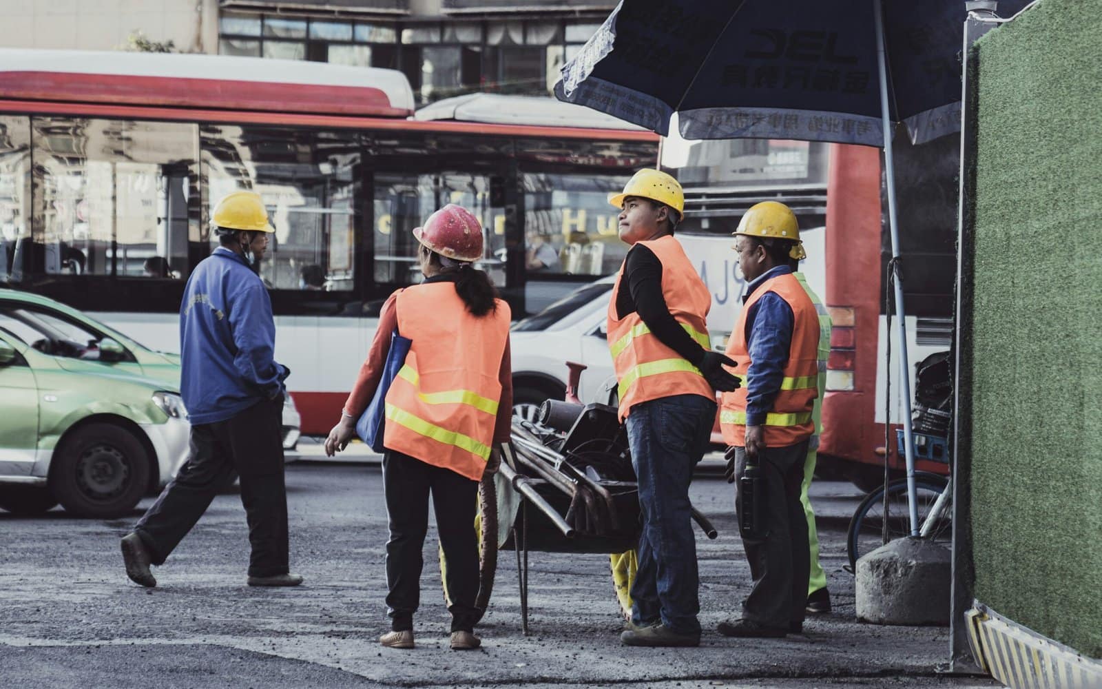 Work Abroad Programs vs International Internships: Key Differences Explained Work Abroad Programs vs International Internships: Key Differences Explained