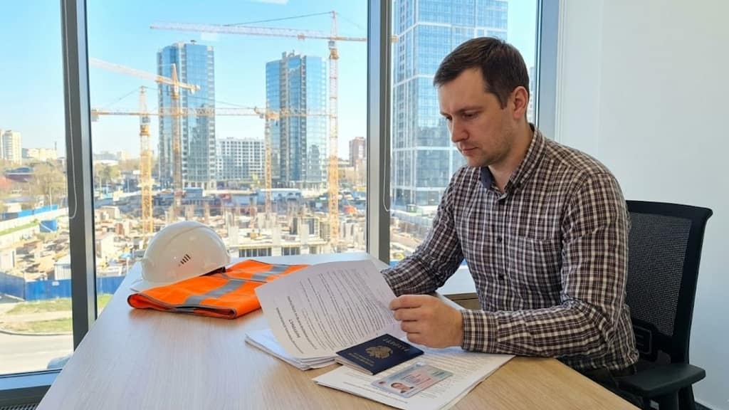 Electrician Jobs in Russia 2026 – Salary 60,000 RUB + Accommodation & Paid Leave Electrician jobs in Russia with 60,000 Ruble salary, accommodation and paid leave